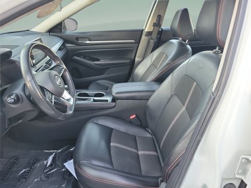 Used 2024 Nissan Altima 2.5 SR FWD image 15