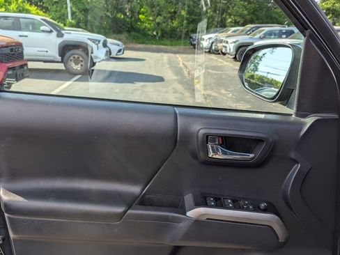 Certified 2022 Toyota Tacoma Limited AWD/4WD image 12