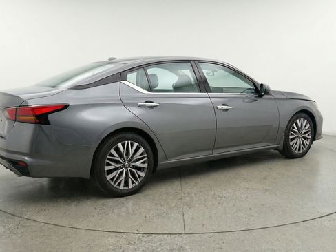 Used 2025 Nissan Altima 2.5 SV image 9