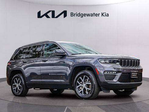 Used 2024 Jeep Grand Cherokee Limited image 2