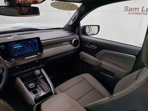 Used 2025 Chevrolet Colorado ZR2 w/ Technology Package image 26