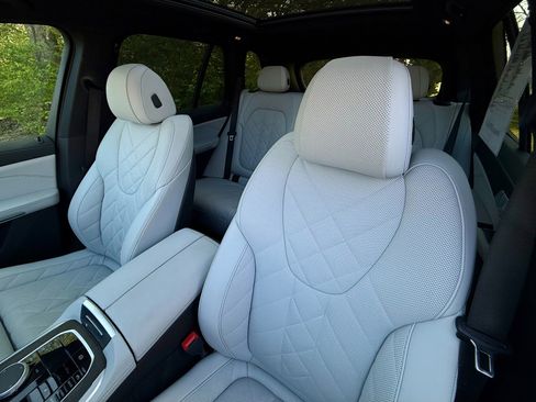 Used 2025 BMW X5 xDrive40i w/ M Sport Package AWD/4WD image 10