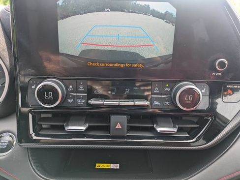 Used 2023 Toyota Highlander XSE AWD/4WD image 29