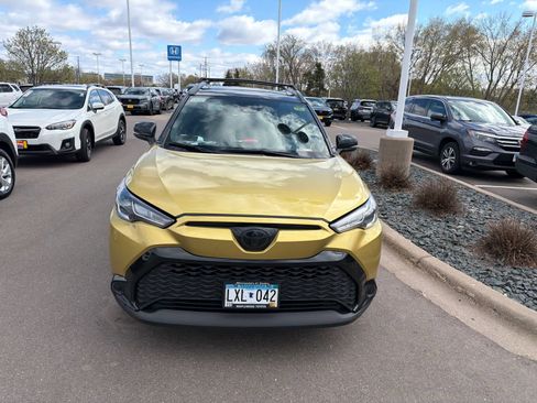 Used 2024 Toyota Corolla Cross SE w/ Moonroof Package image 2