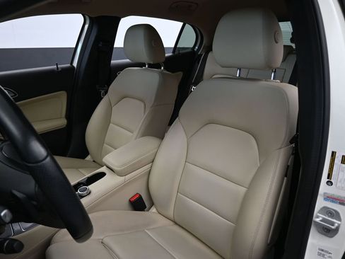 Used 2018 Mercedes-Benz GLA 250 image 10