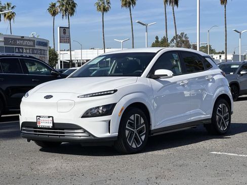 Used 2023 Hyundai Kona SE image 6