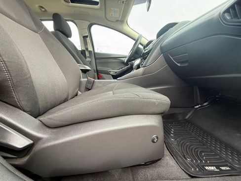 Used 2017 Ford Focus SEL image 22
