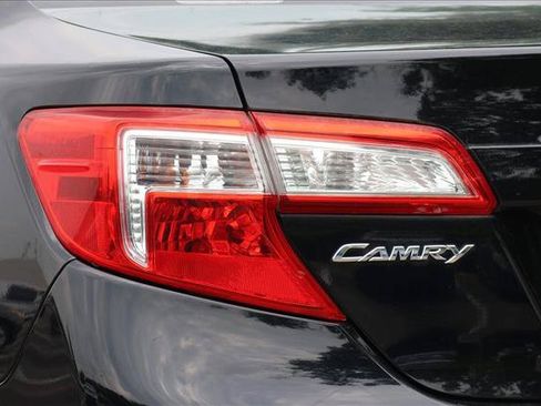 Used 2012 Toyota Camry LE FWD image 11