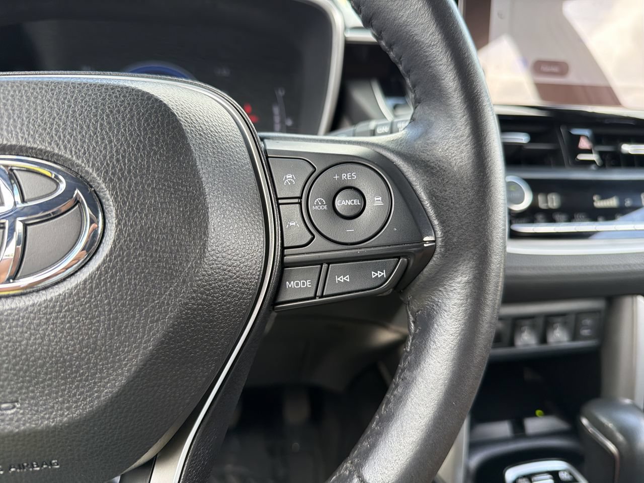 Used 2024 Toyota Corolla Cross AWD Hybrid w/ Convenience Package image 29