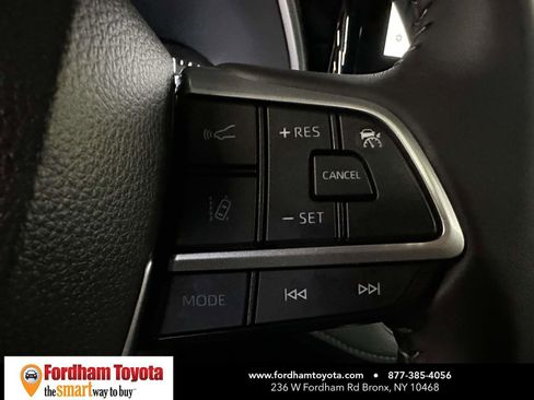 Used 2025 Toyota Highlander XLE image 36