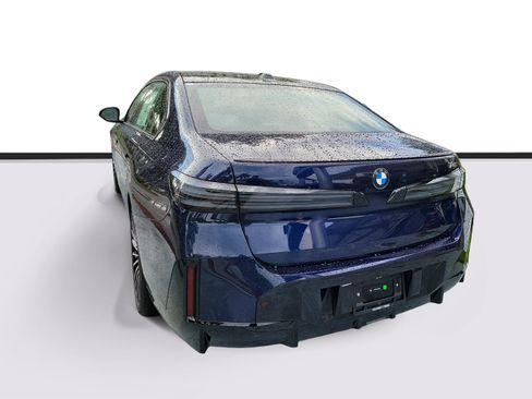New 2027 BMW 740i w/ Executive Package RWD image 3
