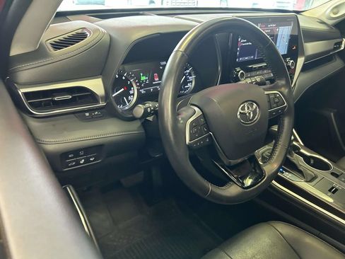 Used 2020 Toyota Highlander Platinum FWD image 13