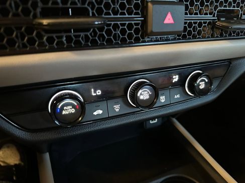 Used 2023 Honda HR-V LX image 15