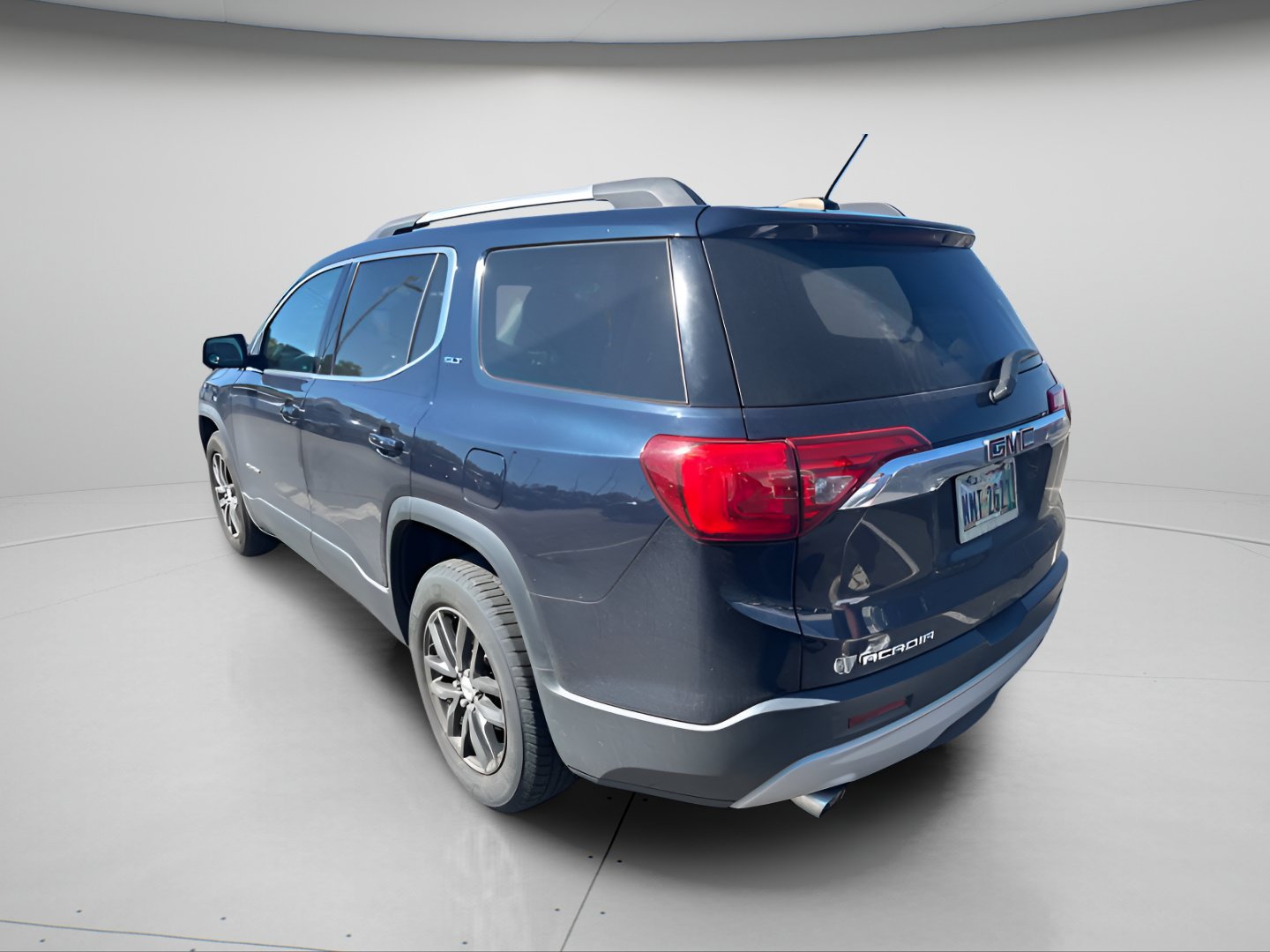 Used 2017 GMC Acadia SLT FWD image 8