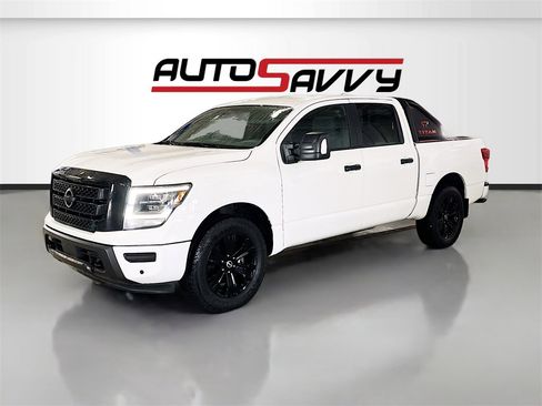 Used 2023 Nissan Titan SV w/ SV Convenience Package image 3