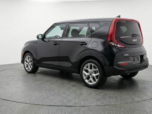 Used 2025 Kia Soul LX w/ LX Technology Package FWD image 6