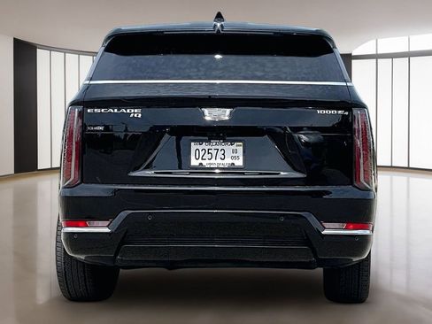 Used 2025 Cadillac Escalade IQ Luxury 2 AWD/4WD image 4