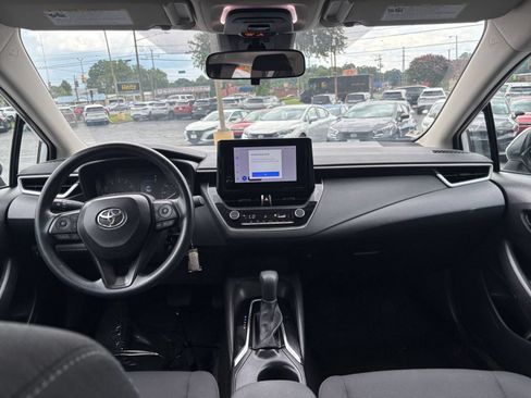 Used 2025 Toyota Corolla LE FWD image 28