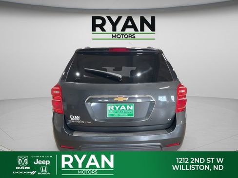 Used 2017 Chevrolet Equinox LT w/ Convenience Package AWD/4WD image 4