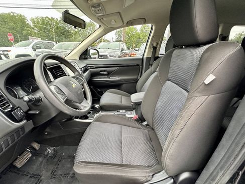 Used 2019 Mitsubishi Outlander ES FWD image 9