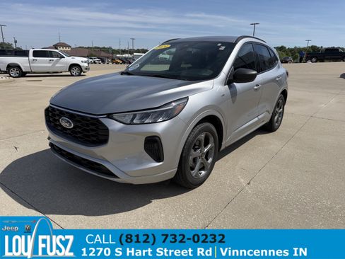Used 2024 Ford Escape ST-Line w/ Cold Weather Package FWD image 3