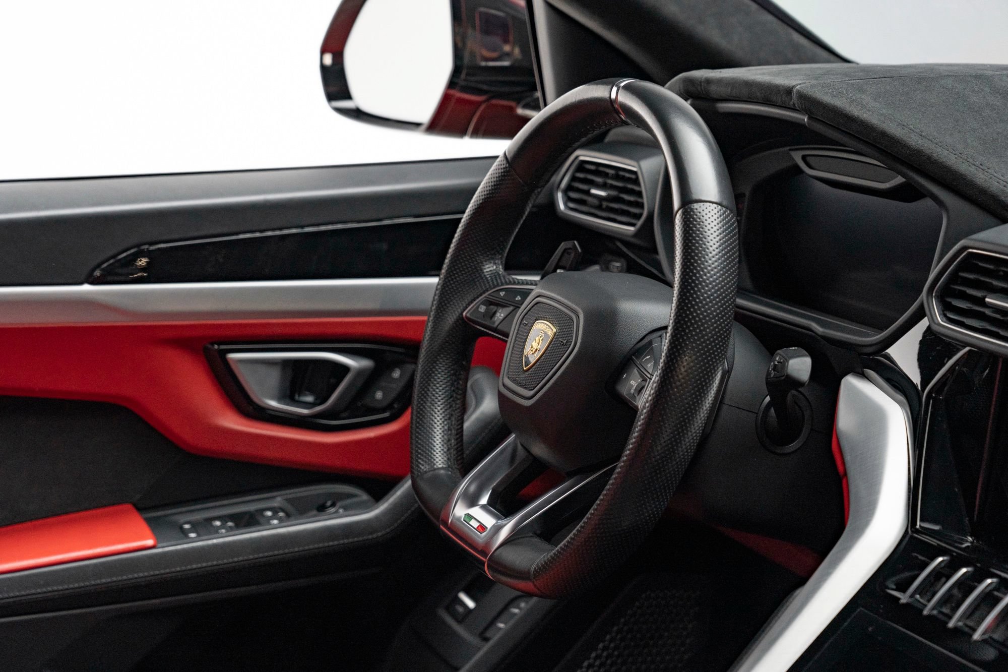 Used 2020 Lamborghini Urus AWD/4WD image 42