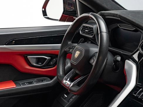 Used 2020 Lamborghini Urus AWD/4WD image 42