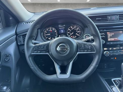 Used 2017 Nissan Rogue SV image 21