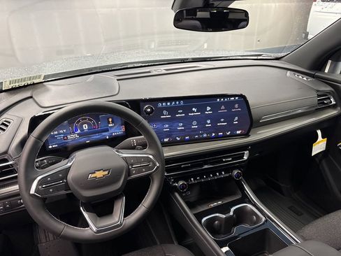 New 2026 Chevrolet Traverse LT w/ LPO, Floor Liner Package FWD image 25