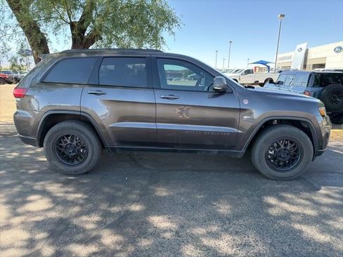 Used 2021 Jeep Grand Cherokee Trailhawk w/ Premium Lighting Group AWD/4WD image 2