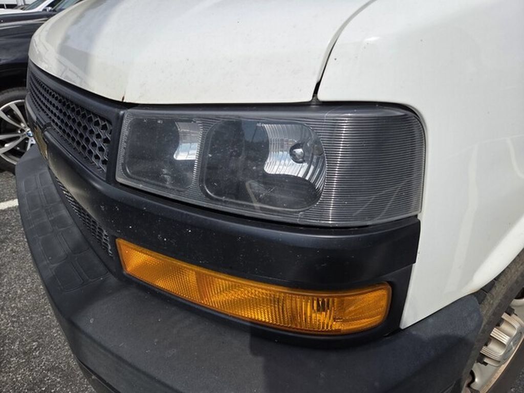 Used 2019 Chevrolet Express 2500 w/ Driver Convenience Package RWD image 4