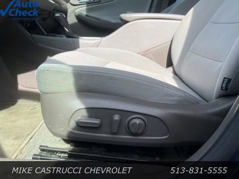 Used 2017 Chevrolet Malibu LT image 9