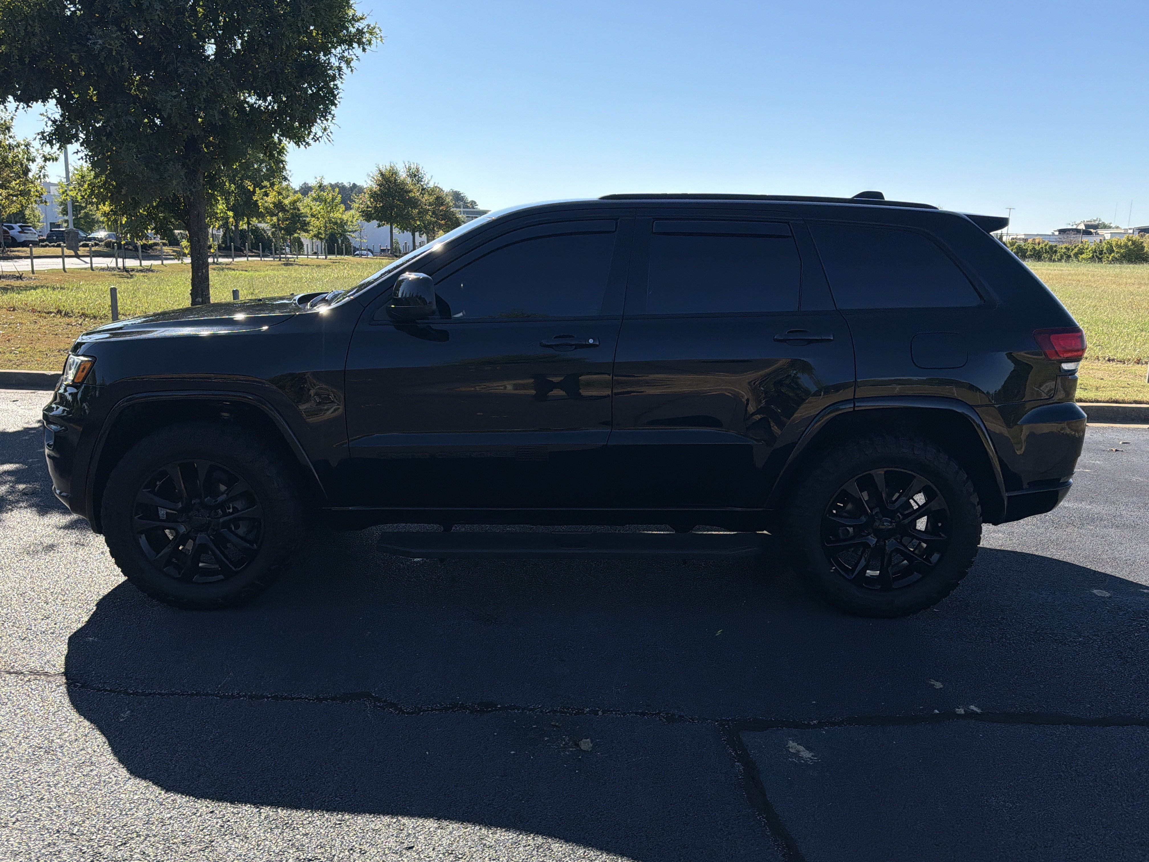 Used 2020 Jeep Grand Cherokee Altitude AWD/4WD image 6