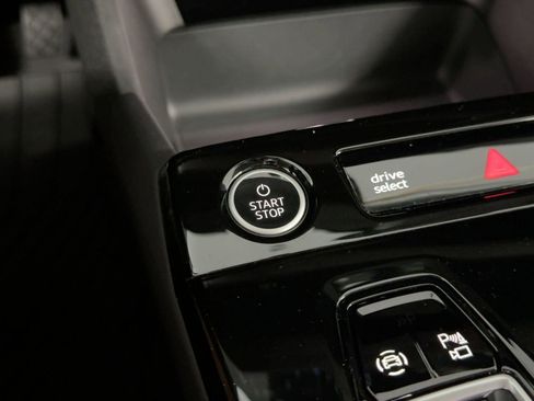 Used 2025 Audi Q6 e-tron Premium w/ Convenience Package image 26