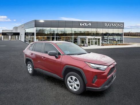 Used 2023 Toyota RAV4 LE FWD image 10