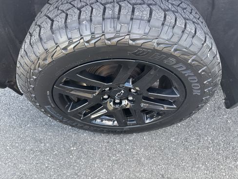Used 2023 Chevrolet Silverado 1500 LT Trail Boss w/ LPO, Dark Essentials Package AWD/4WD image 10