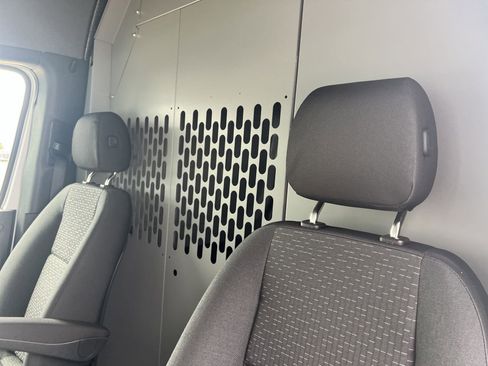 Used 2024 Mercedes-Benz Sprinter 2500 image 25