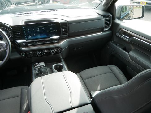 Used 2023 Chevrolet Silverado 1500 LT Trail Boss w/ Convenience Package II image 11