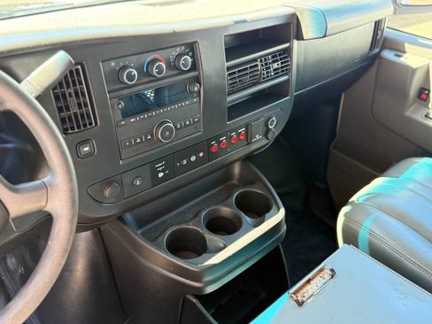 Used 2017 Chevrolet Express 2500 RWD image 11