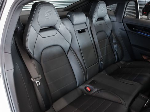 Used 2025 Porsche Panamera image 6