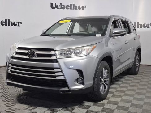 Used 2018 Toyota Highlander XLE AWD/4WD image 3