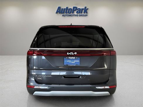 Used 2022 Kia Carnival LX image 6
