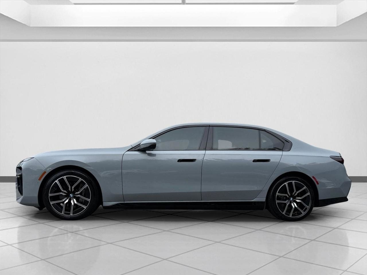 Used 2023 BMW i7 xDrive60 AWD/4WD image 2
