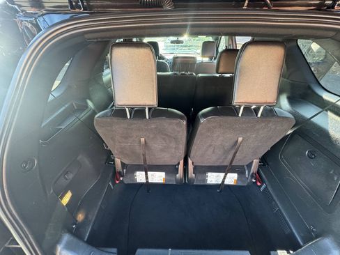 Used 2018 Ford Explorer XLT w/ Equipment Group 202A AWD/4WD image 28
