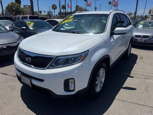 Used 2014 Kia Sorento LX FWD image 2