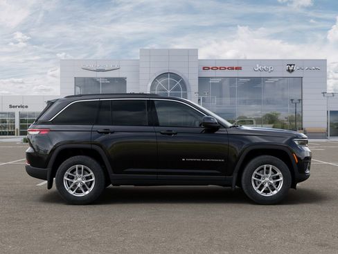 New 2026 Jeep Grand Cherokee Laredo w/ MOPAR Finishing Package AWD/4WD image 21
