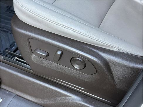 Used 2023 Chevrolet Suburban LT image 26