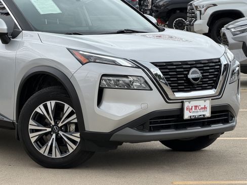 Used 2023 Nissan Rogue SV FWD image 2