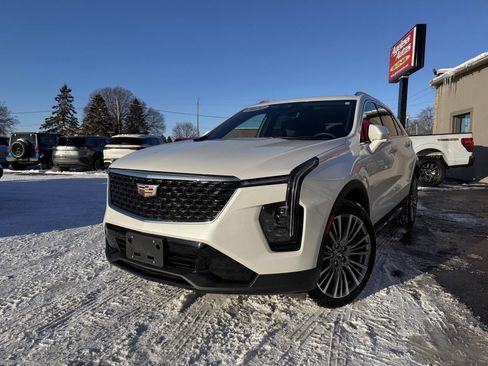 Used 2024 Cadillac XT4 Premium Luxury image 2