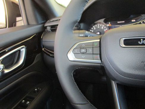 New 2026 Jeep Compass Latitude image 25